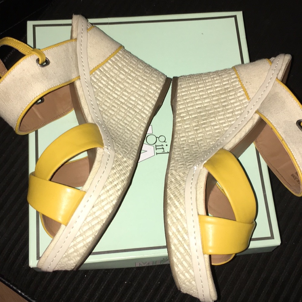 Girl Mia Francena Yellow Sandal - Picture 3 of 6